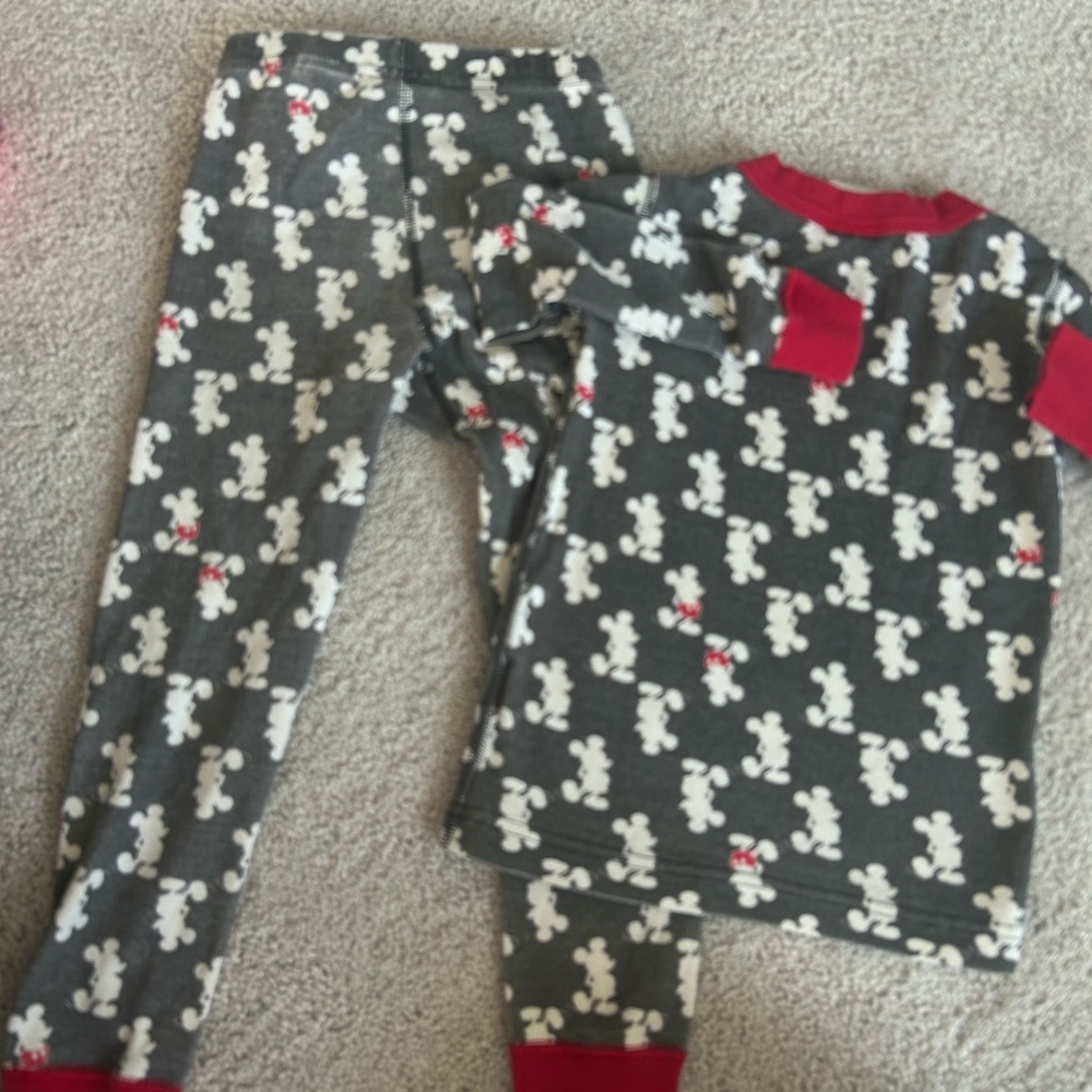 Hanna Andersson Disney Kids Pajama Set - Gray and Red Mickey Design - Picture 4 of 4